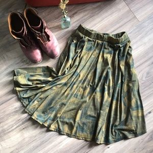 ✨bundle 3/$25 🐌 let’s go hike in skirts!